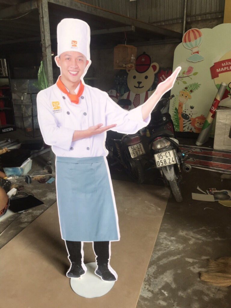 In Standee mô hình rẻ đẹp và chất lượng